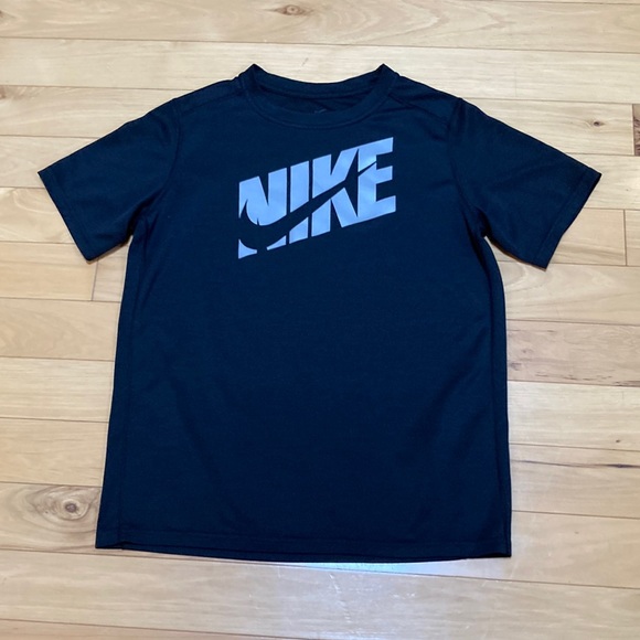 Nike Dri-Fit Tshirt - Picture 1 of 2